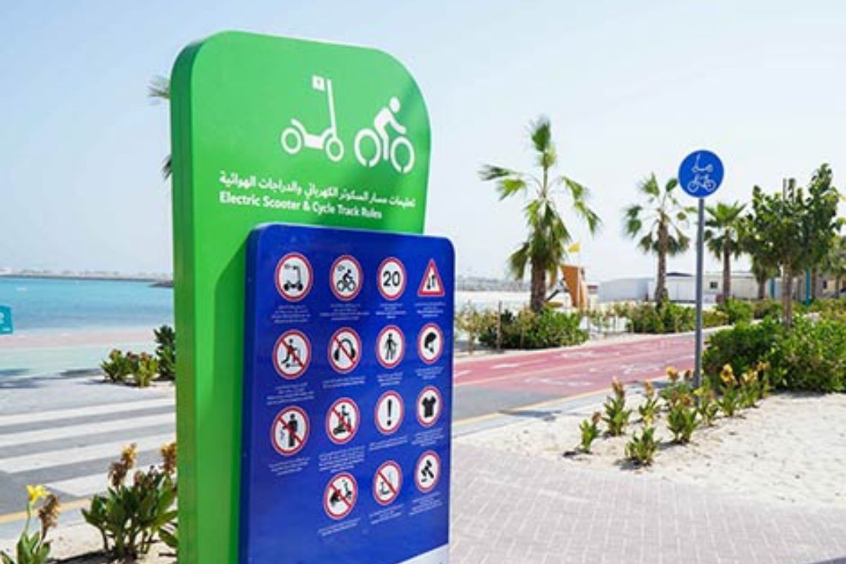RTA modifies Jumeirah Beach signs to add cycling and escooter rules