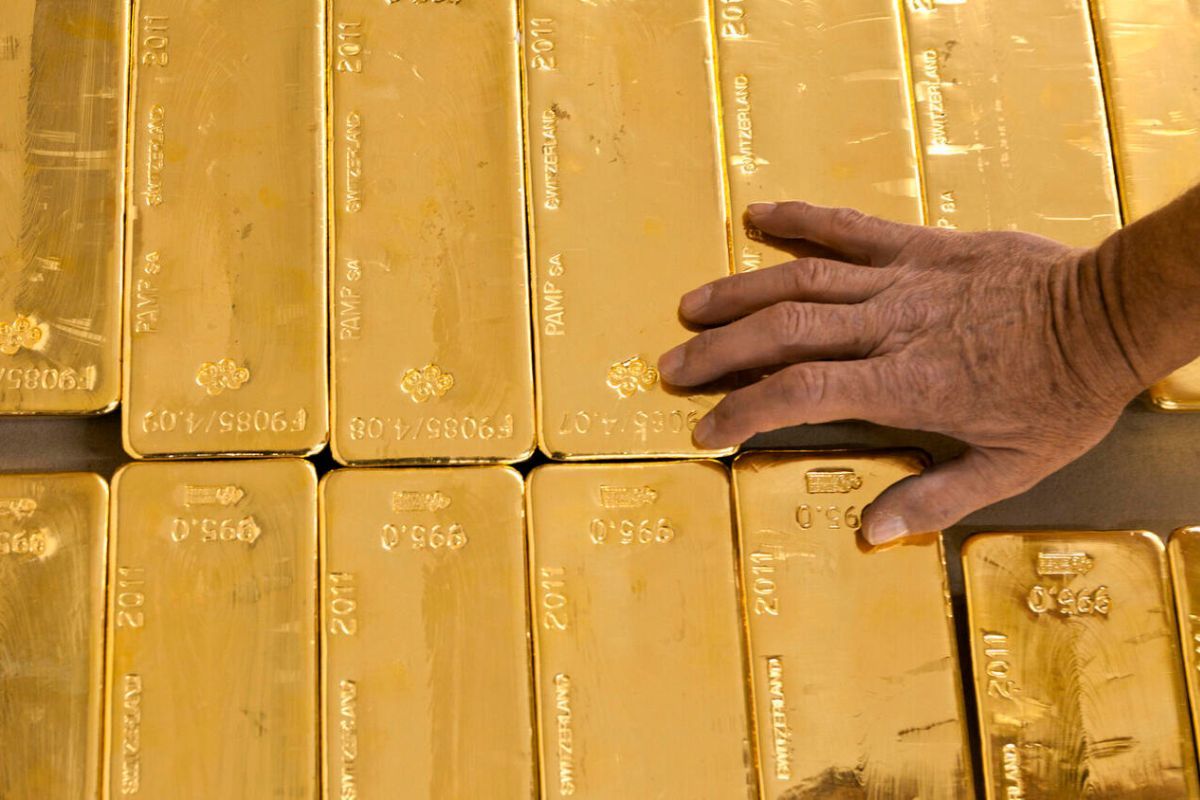 Золото можно вывозить. Золото Швейцарии. 2000 Тонн золота. Золото банк Англии. Счет в золоте.