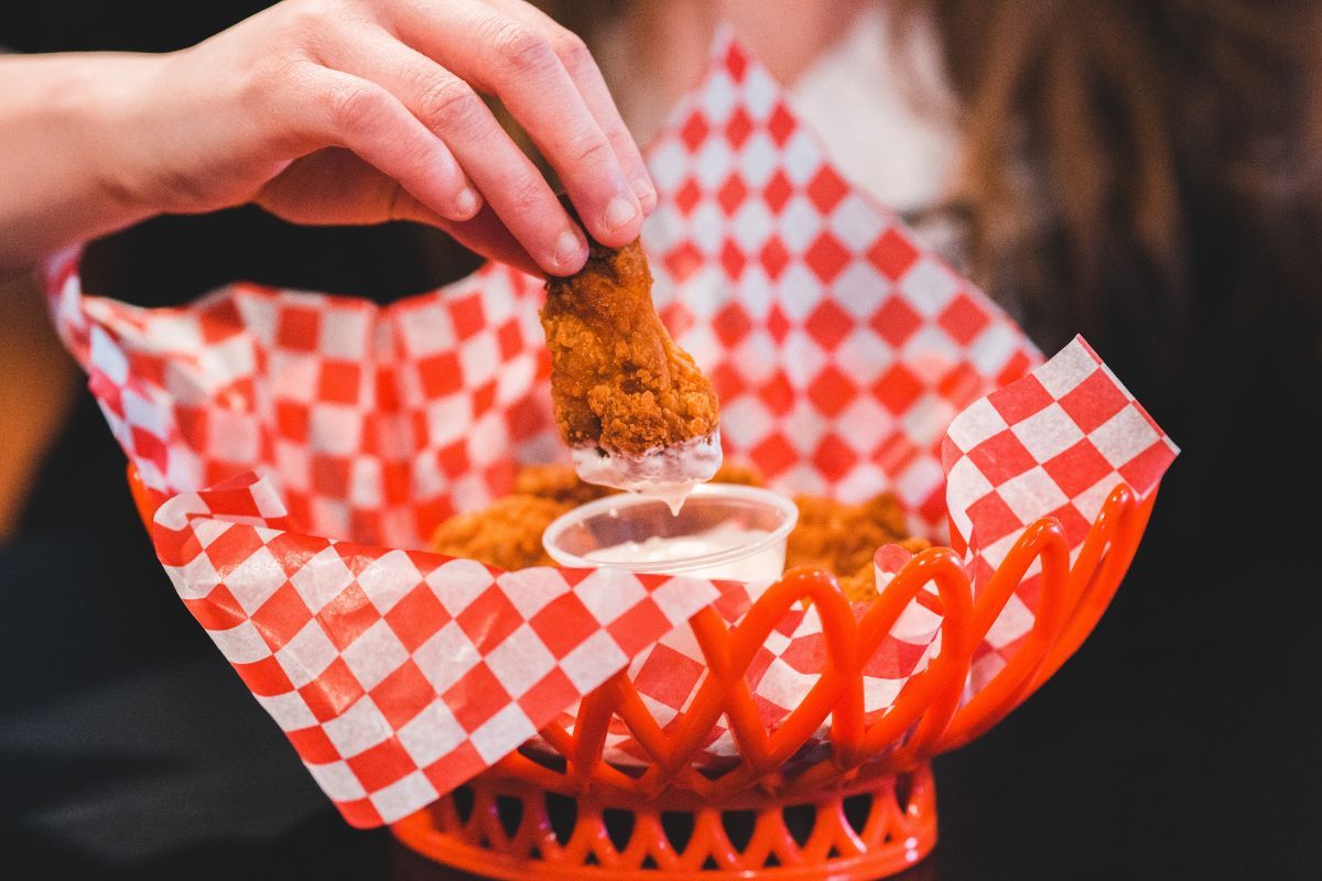 Enjoy an exciting Unlimited Wings offer at the KWest Bar in Dubai!