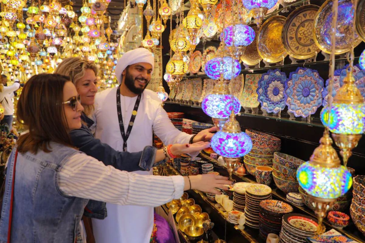 Dubai Textile Souk - A Guide to the Best Shopping Experience in the City