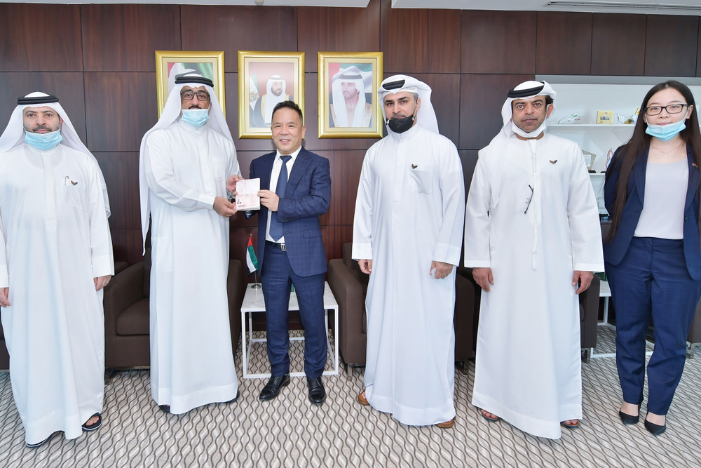 Federal Authority for Identity and Citizenship, in cooperation with Dubai FDI, grants Golden Residency to Chinese investor