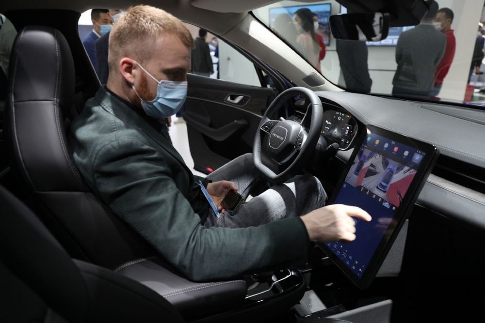 Huawei aims to offer driverless vehicle solutions in 2025