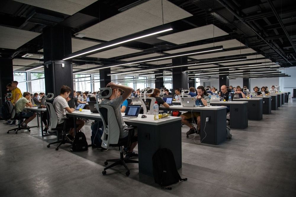 UAE labour law explained; Notice period, compensation for terminating job contract