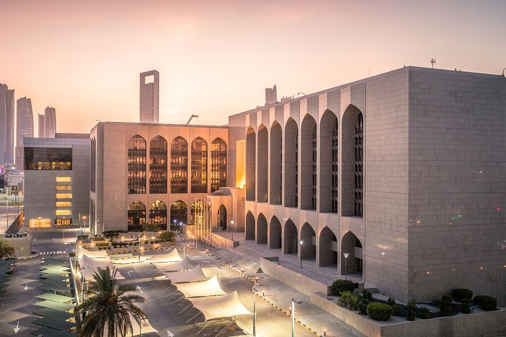 CBUAE offers to sell silver commemorative coins on the 10th anniversary of the 'Insurance Authority'