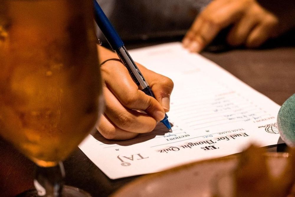 Test Your IQ at These Top 10 Quiz Nights in Dubai!