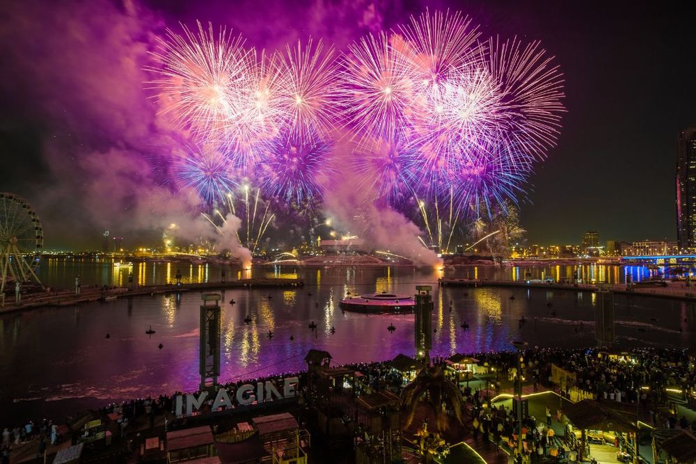 Dubai to New Year with spectacular fireworks, celebrity