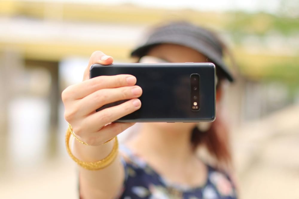 UAE Residents Warned: Posting High-Resolution Photos on Social Media Poses Security Risks