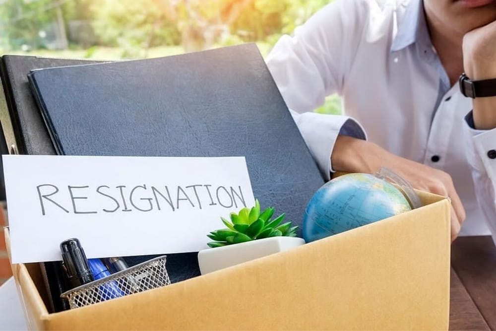 Dubai: Are Employees Responsible for Visa and Hiring Costs When Resigning During Probation?