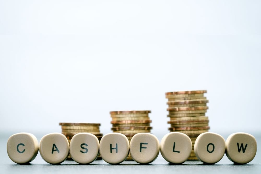 How Small Businesses in Dubai Can Strengthen Cash Flow Before Year-End