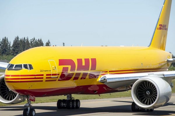 DHL Express strengthens its global aviation network with the purchase of 8 additional Boeing 777 Freighters