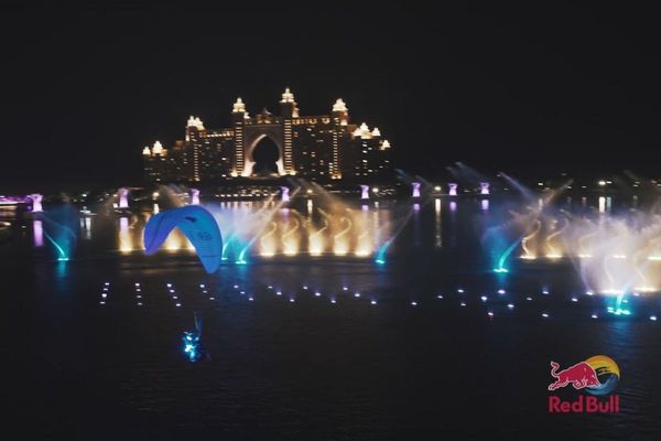 Watch as Horacio Llorens & Rafael Goberna defy gravity, & aim for the sky over the world’s largest fountain