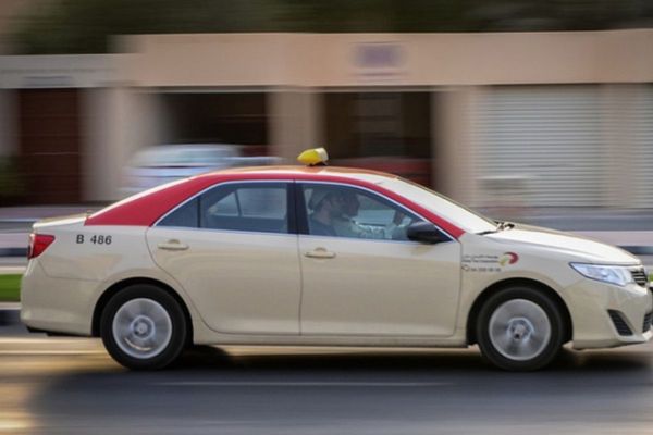 Hamdan bin Mohammed issues resolution regulating passenger transport by cars in Dubai