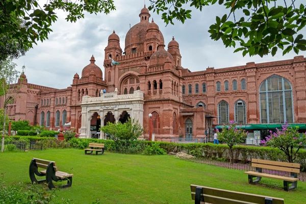 flydubai & Pakistan International Airlines sign Interline Agreement