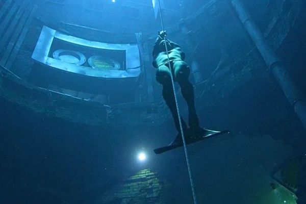 World Record: Diving champion reached bottom of world's deepest pool in 57 secs