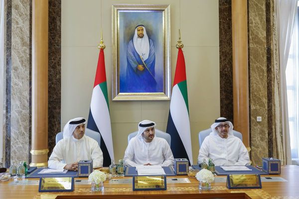 Maktoum bin Mohammed chairs meeting of General Budget Committee to discuss 2023 federal budget draft