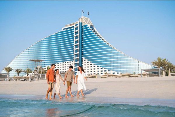 Jumeirah Beach Hotel - Dubai's Premier Luxury Resort
