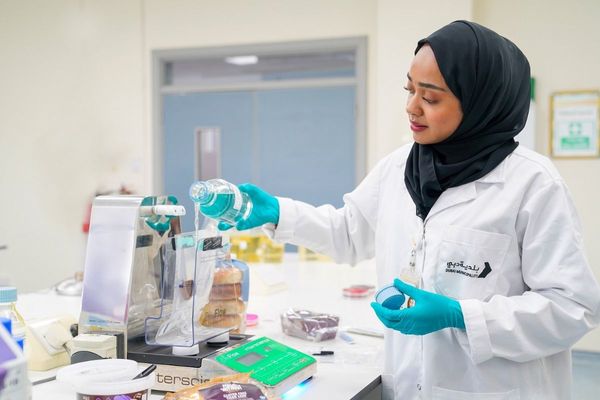 Dubai Central Laboratory receives accreditation as reference lab for food product validity assessment