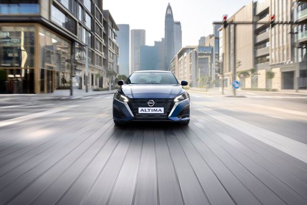 Experience unparalleled comfort and convenience with the luxurious Altima 2023 SL