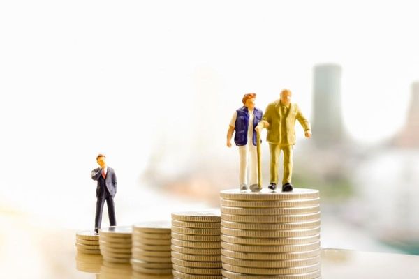 UAE: Is retirement mandatory at 60 or 65 years old?