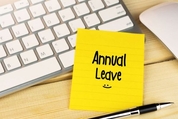 UAE allows employers to set the starting date of the employee's leave