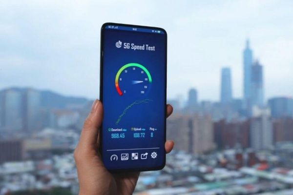 UAE leads the world in mobile internet speed in June