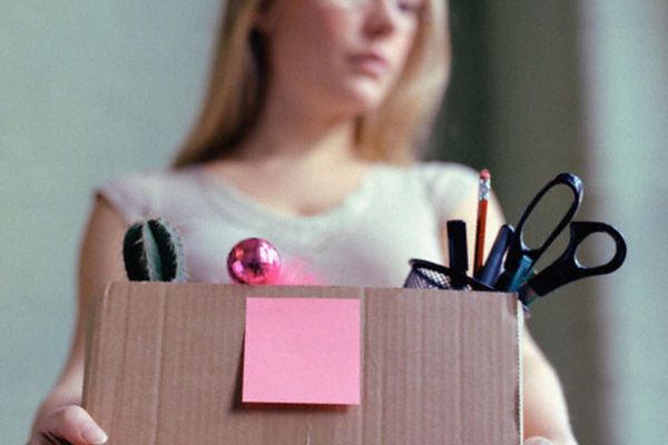 Can employees get banned for violating non-compete clause in UAE?