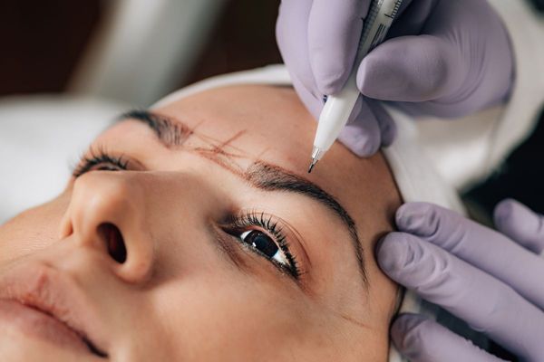 Perfectly Arched: Unveiling the Top Brow Bars in Dubai for Effortlessly Chic Brows