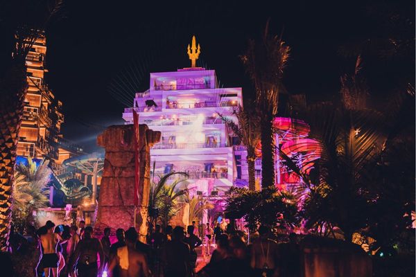 Music, Thrills, and Moonlight Fun: Legendary Aquaventure After Dark Party returns to Dubai