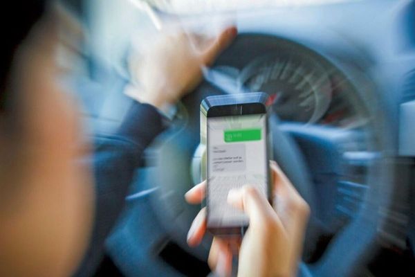 UAE Police Issue Reminder: Dh800 Fine and 4 Black Points for Mobile Use While Driving