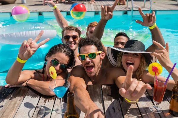 Splash and Groove: Best Pool Party Spots in Dubai