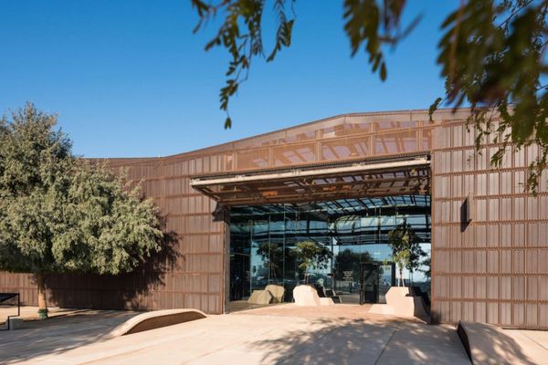 Surge in Warehousing Costs Highlights UAE's Growing Role as a Global Logistics Center