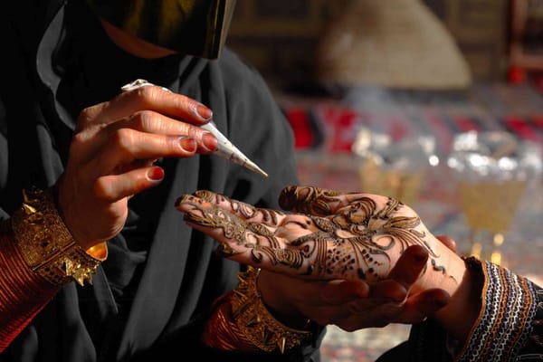 Unveiling the Magic of Henna in Dubai: A Complete Guide