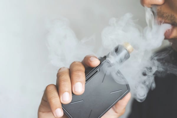Vaping in UAE Offices: Anti-Smoking Laws and Fines Apply