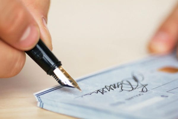 UAE: Up to 2 Years in Jail and Fines Exceeding Dh5,000 for Improper Cheque Signatures