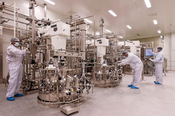 UAE Industrial Sector Sees Remarkable Growth, Surpassing AED 210 Billion Contribution to GDP