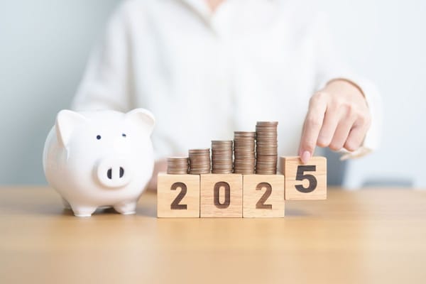 Financial Resolutions for 2025: How to Save and Invest While Living in Dubai