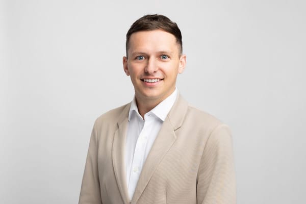 Apple Faces Mixed Results in 2025 Amid Falling iPhone Sales and China Challenges