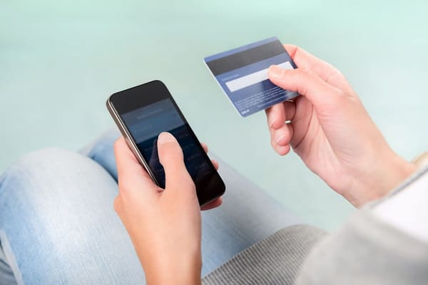 UAE: Can Residents Retain Access to Bank Accounts After Visa Cancellation?